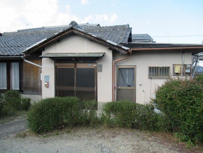 現況、古家が建っています(外観) 現況、古家が建っています(外観)