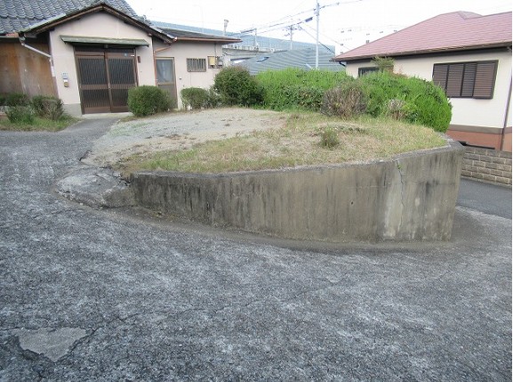 現況、古家が建っています(外観) 現況、古家が建っています(外観)