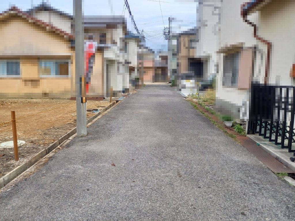 南東側道路(周辺) 南東側道路(周辺)