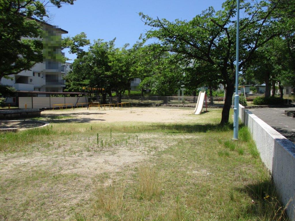 鶴山台第三住宅内25号公園(周辺) 鶴山台第三住宅内25号公園(周辺)