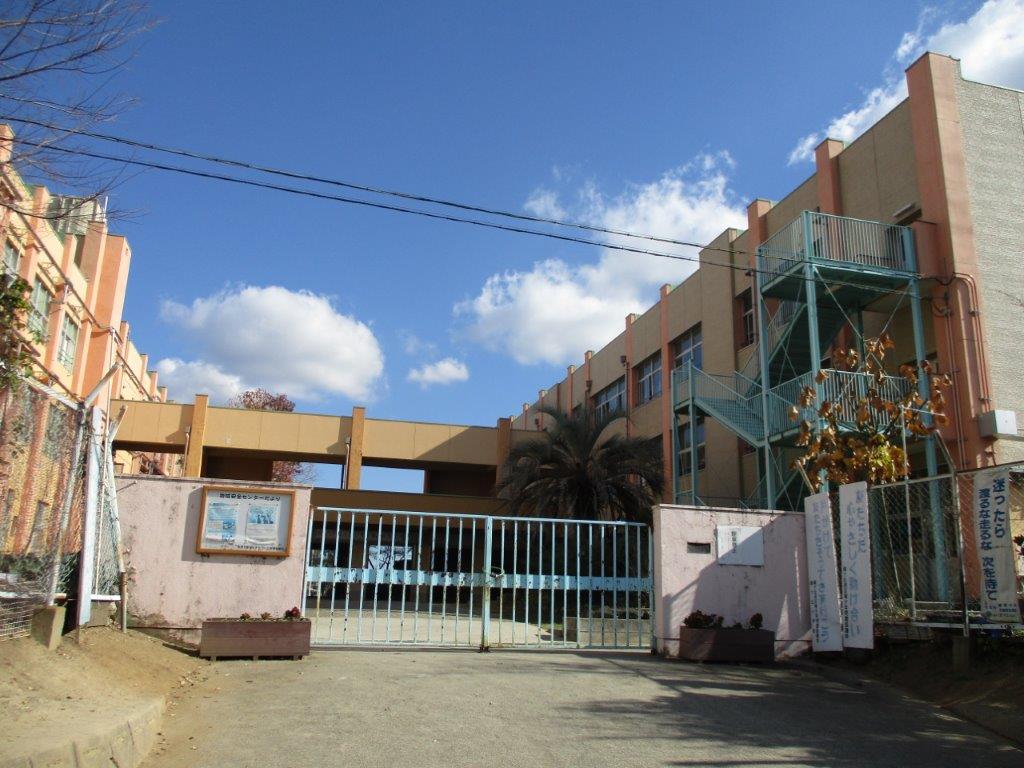 緑ケ丘小学校(周辺) 緑ケ丘小学校(周辺)