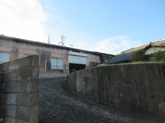 現況、古家が建っています(外観) 現況、古家が建っています(外観)